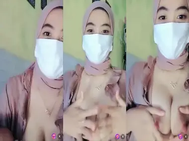 Ukhti Hijab Live Nyusuin Pamer Dada Hot poster
